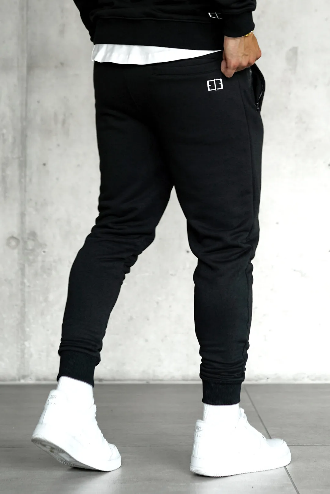 BLACK BASIC SWEATPANTS