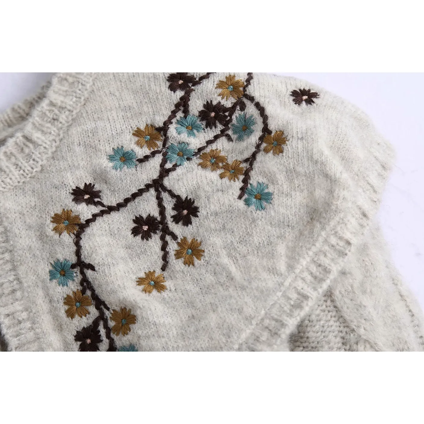 EMBROIDERY SHAWL SWEATER