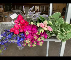 Love in the air. Fresh fragrant diy flower bouquet kit