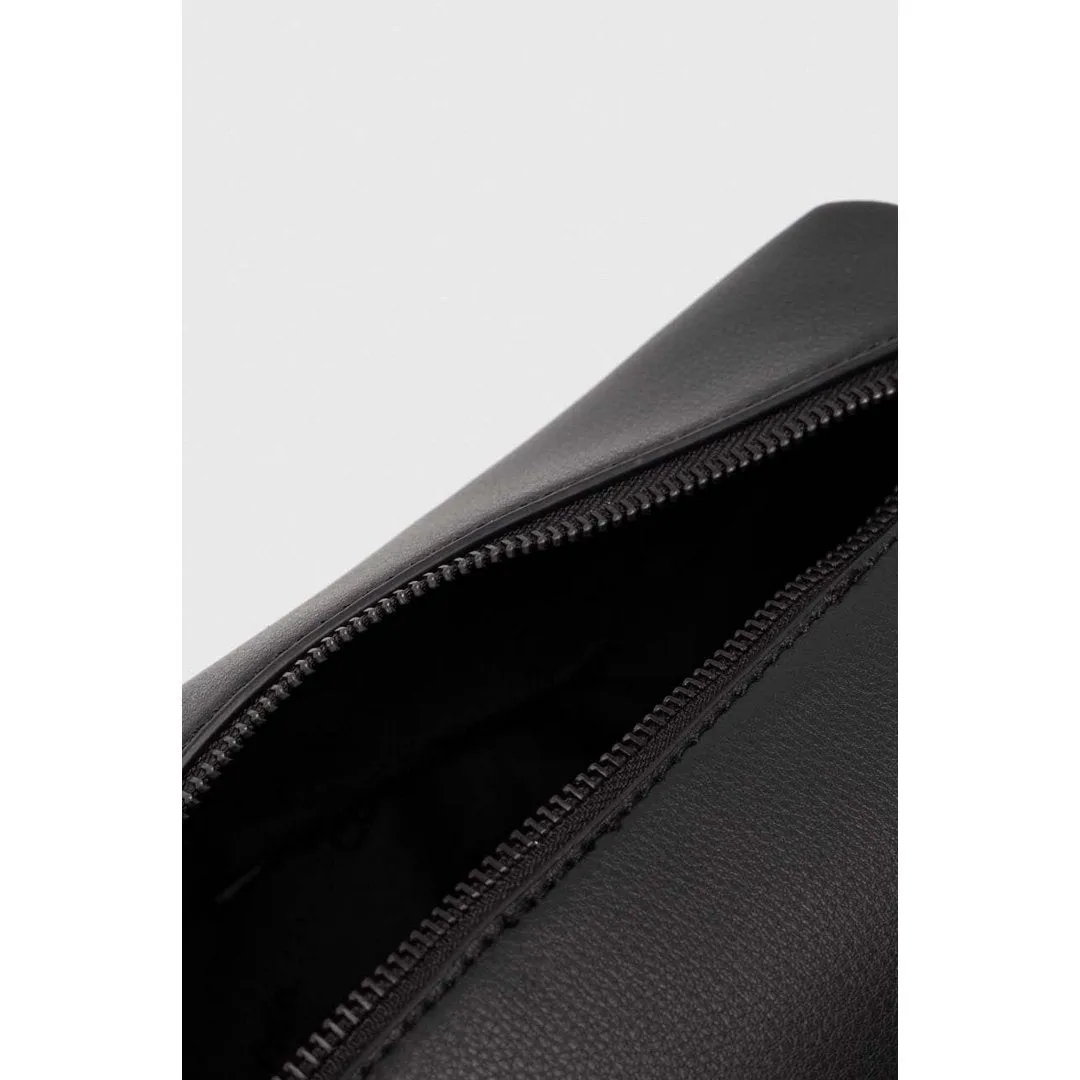 Minimal Focus Washbag